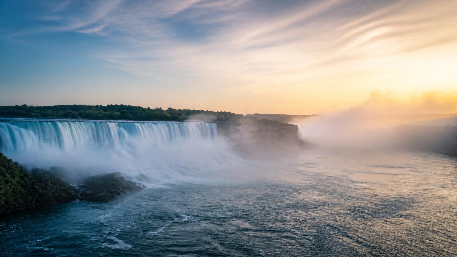 Niagara Falls at dawn